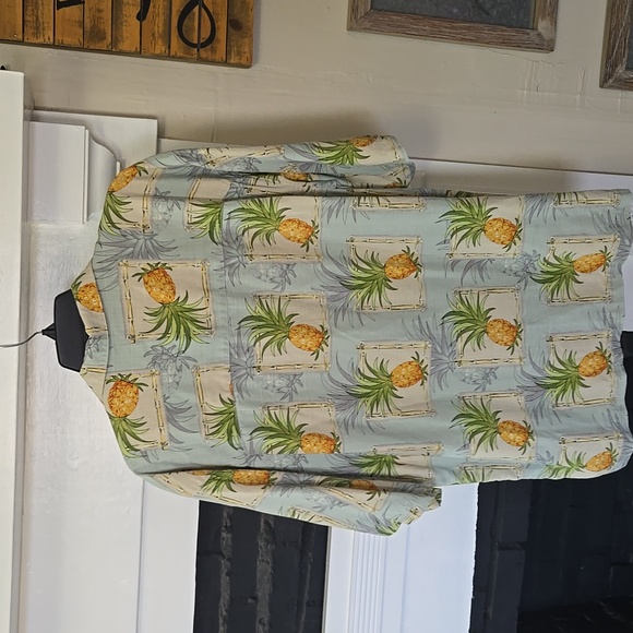 Bermuda Bay (Silk) Pineapple Print Men's Shirt - Picture 9 of 9
